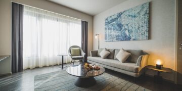 Shining a Light on Indoor Gardening: How to Choose the Best Plant Light for Thriving Houseplants